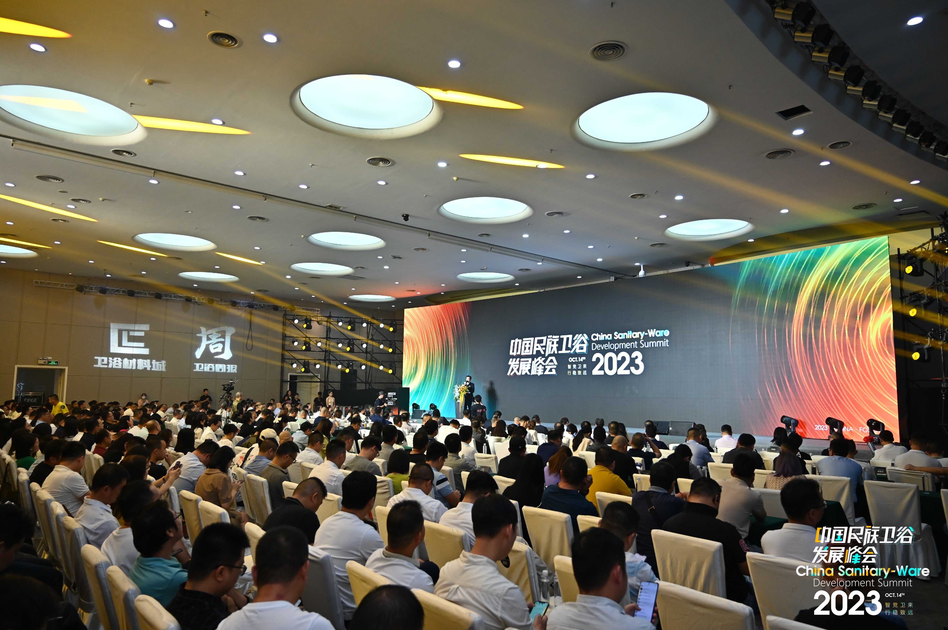 用“新概念”与“水洗科技”演绎行业新风尚！浪鲸卫浴实力斩获“水洗科技领军品牌”(图1)